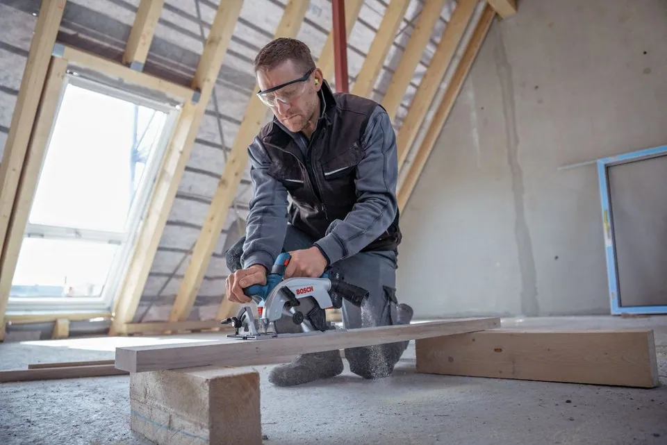 BOSCH GKS 18V-57-2 L Akku-Handkreissäge, kabellos, kompakt, robust Dieses Produkt der Marke BOSCH wird von uns als unabhängigem Händler vertrieben 2