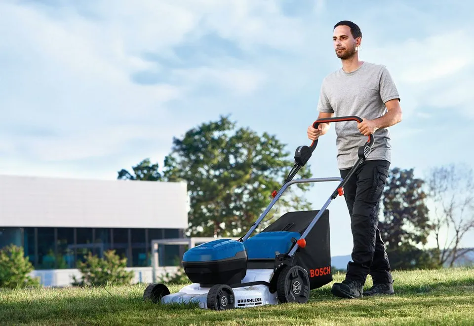 Bosch Professional GRA 18V2-46 Akkurasenmäher, kraftvoll, klappbar, 46 cm Schnittbreite 3