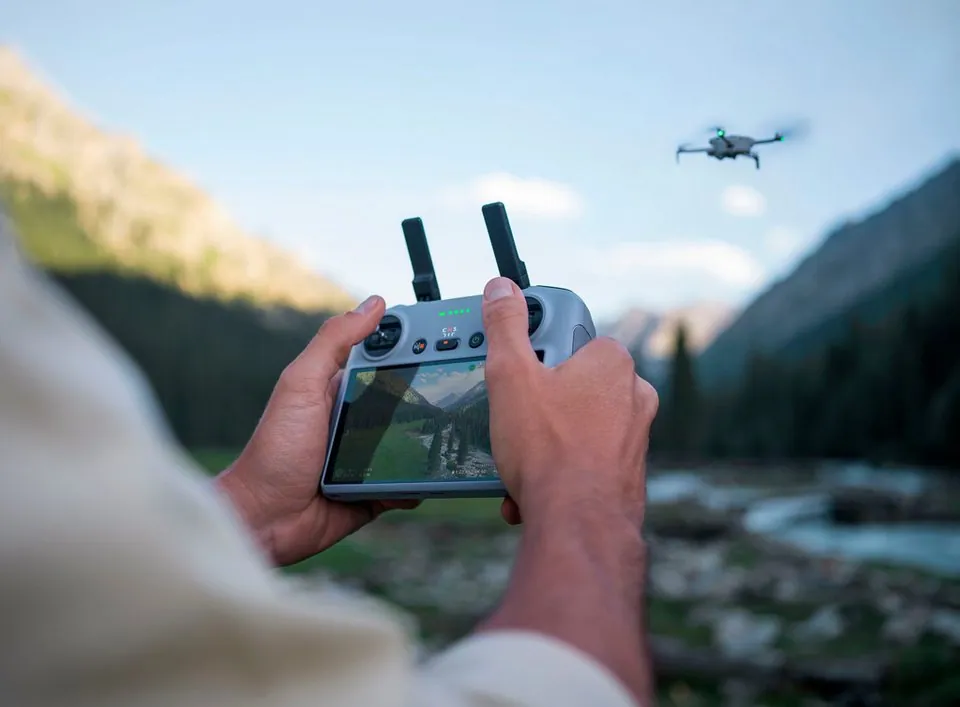 DJI Mini 4 Pro Drohne, hochauflösende Kamera, omnidirektionale Hindernisvermeidung, 20 km Videoübertragung 4