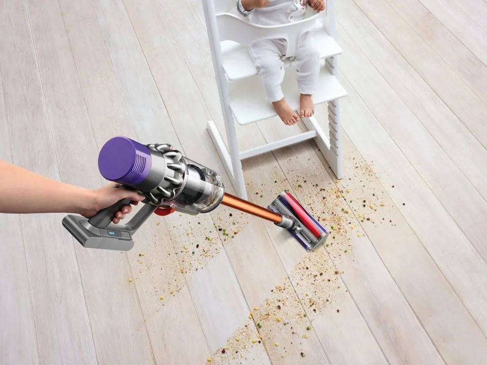 Dyson V10 Absolute Akku-Staubsauger, starke Saugleistung, lange Laufzeit, beutellos Dieses Produkt der Marke DYSON wird von uns als unabhängigem 4