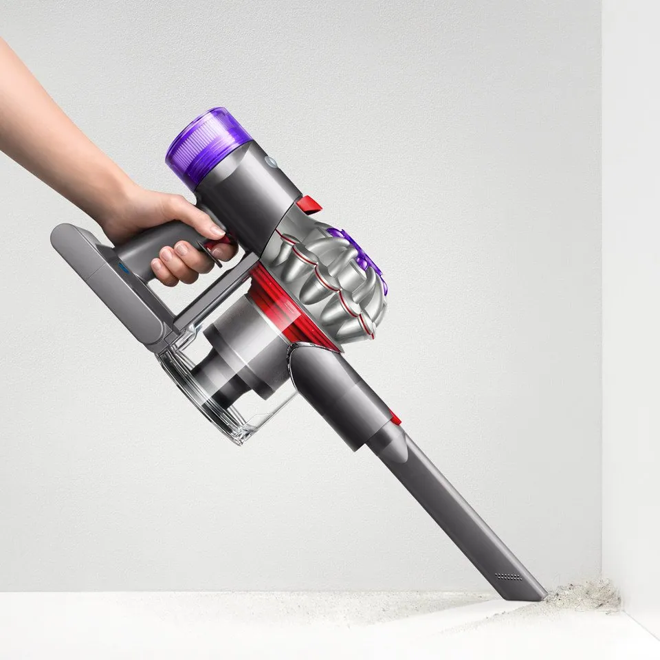 DYSON V8 Advanced Akku-Hand- und Stielstaubsauger, innovative Haarentwirrung, bis zu 40 Minuten Laufzeit Dieses Produkt der Marke DYSON wird von uns 3