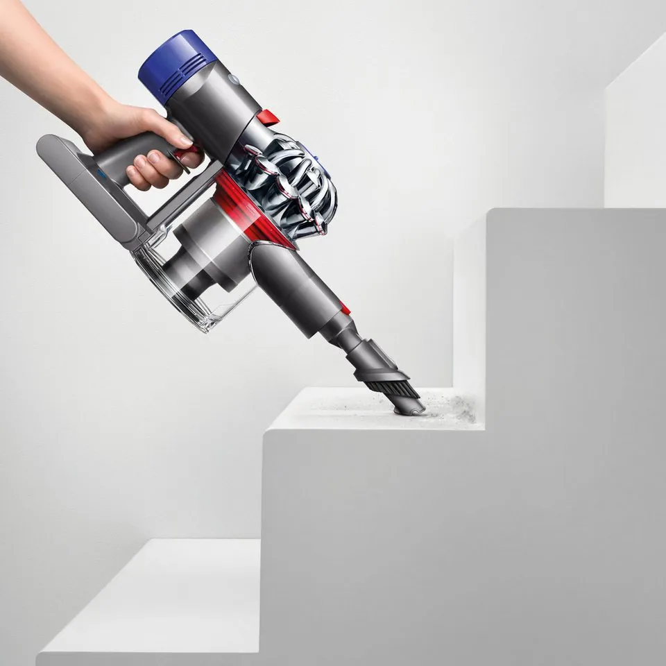 DYSON V8 Advanced Akku-Hand- und Stielstaubsauger, innovative Haarentwirrung, bis zu 40 Minuten Laufzeit Dieses Produkt der Marke DYSON wird von uns 4