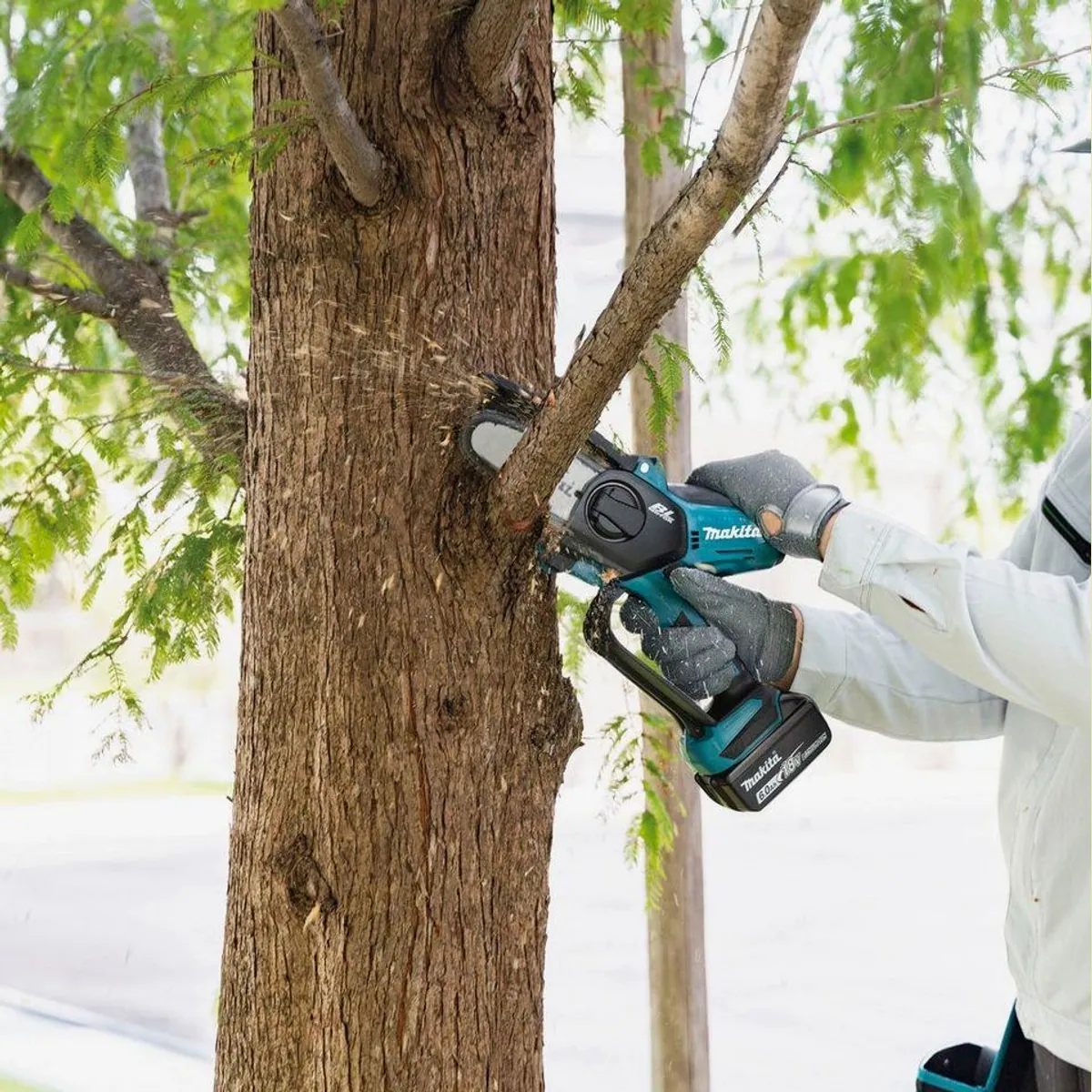 Makita DUC101Z Akku-Astsäge, 18V, 10 cm Kettenlänge, 8 m/s Schneidgeschwindigkeit Dieses Produkt der Marke Makita wird von uns als unabhängigem 2
