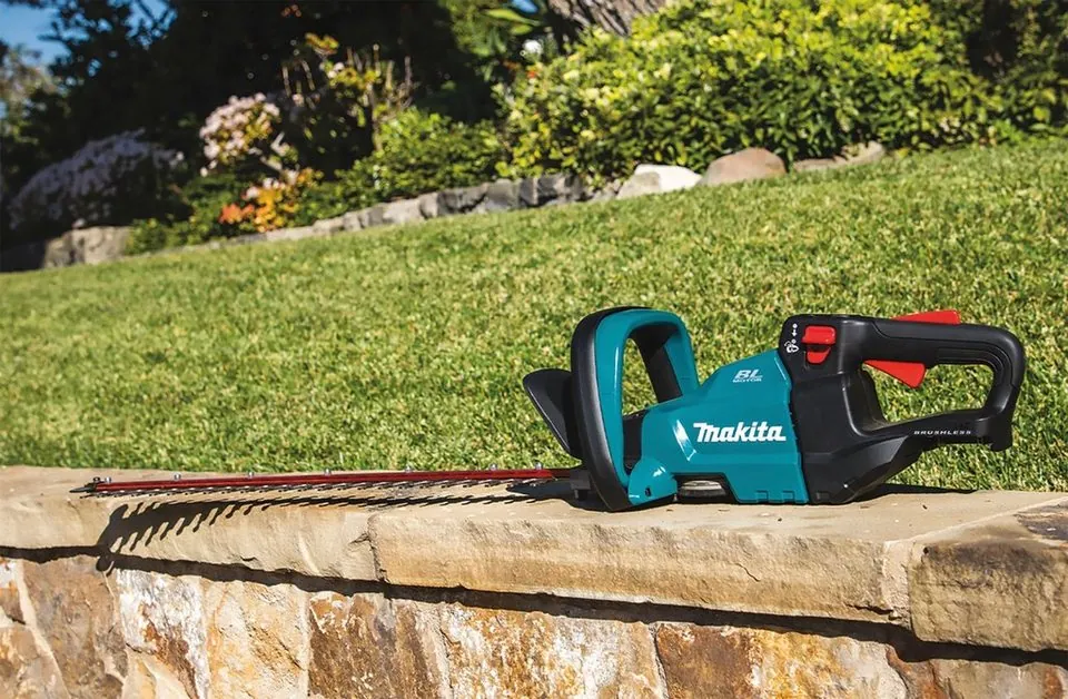 Makita DUH601Z Akku-Heckenschere, 60 cm Schnittlänge, bürstenloser Motor Dieses Produkt der Marke Makita wird von uns als unabhängigem Händler 2