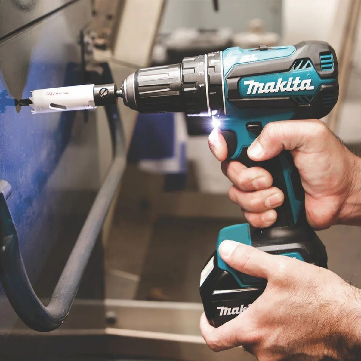 Makita DHP485RTJ Akku-Schlagbohrschrauber, 1900 U/min, 2 x 18 V/5 Ah Akkus Dieses Produkt der Marke Makita wird von uns als unabhängigem Händler 2