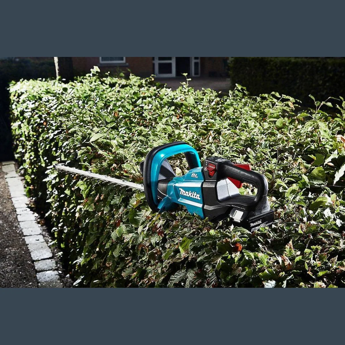 Makita DUH502Z Akku-Heckenschere, 50 cm Schnittlänge, 5-fach verstellbarer Griff Dieses Produkt der Marke Makita wird von uns als unabhängigem 2
