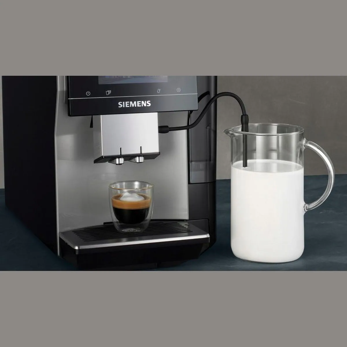 SIEMENS EQ700 classic TP715D47, Cold Brew, 5" TFT-Display, App, 10 Favoriten 2