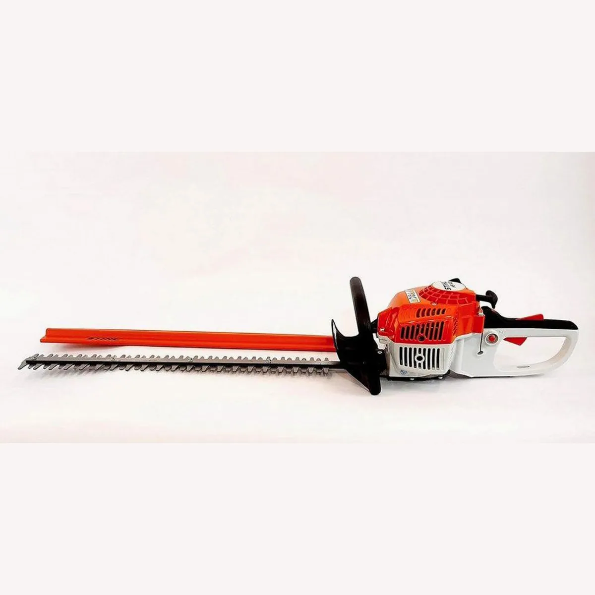 STIHL HS 45 Benzin-Heckenschere, 60 cm Schnittlänge, 0,75 kW Leistung Dieses Produkt der Marke STIHL wird von uns als unabhängigem Händler